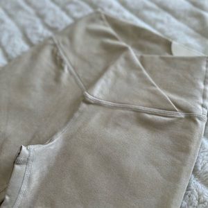 NWT OFFLINE by aerie Size S short leggings